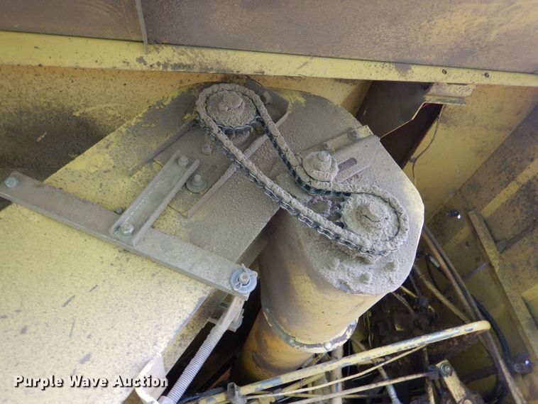 image for item DL3323 1999 New Holland TR99  combine