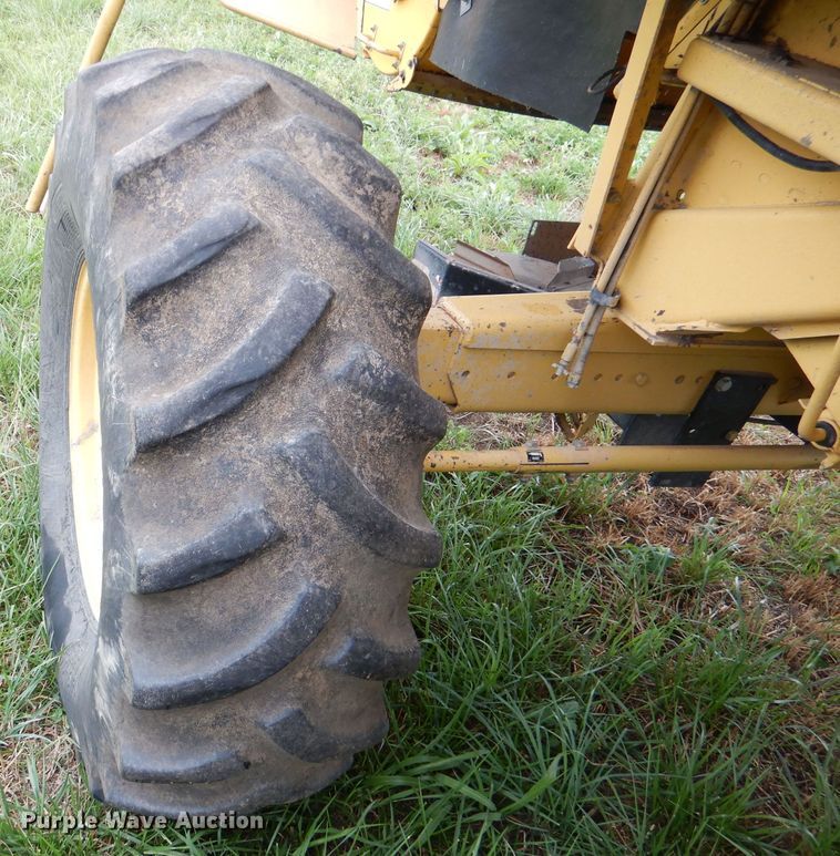 image for item DL3323 1999 New Holland TR99  combine