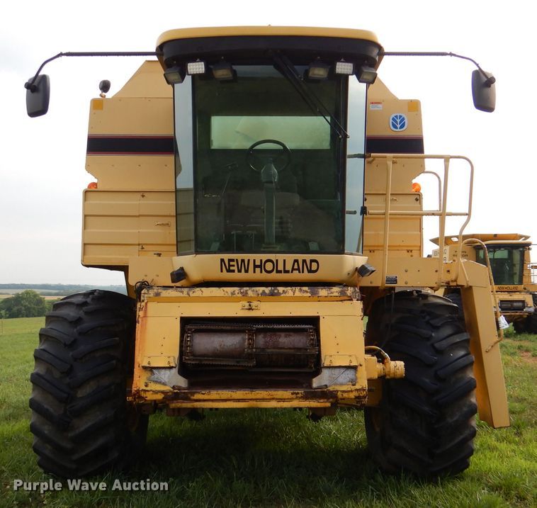 image for item DL3324 1997 New Holland TR98  combine