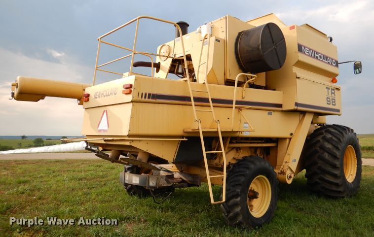 image for item DL3324 1997 New Holland TR98  combine