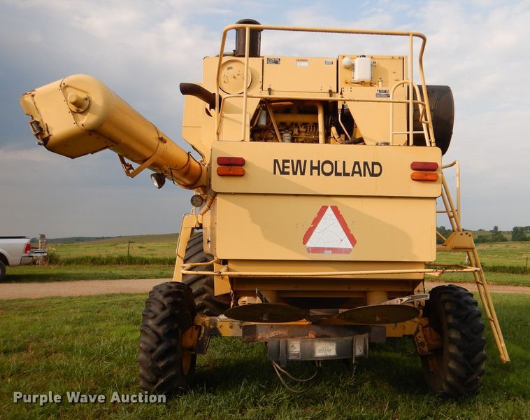 image for item DL3324 1997 New Holland TR98  combine