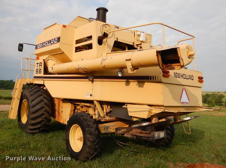 image for item DL3324 1997 New Holland TR98  combine