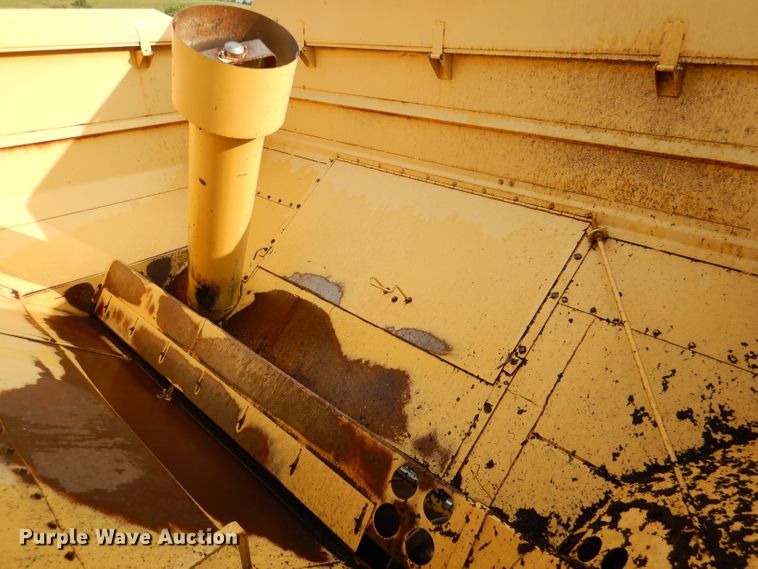 image for item DL3324 1997 New Holland TR98  combine