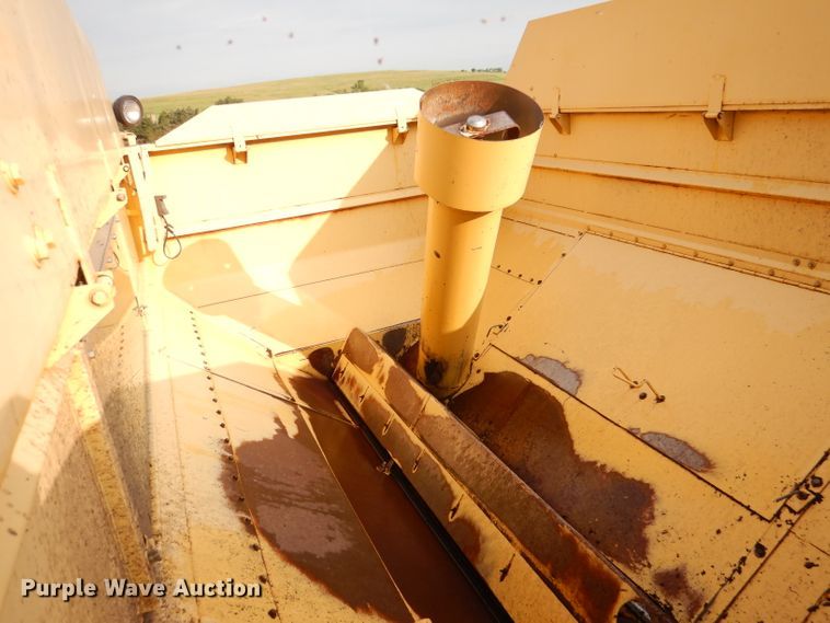 image for item DL3324 1997 New Holland TR98  combine