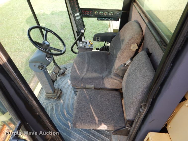 image for item DL3324 1997 New Holland TR98  combine
