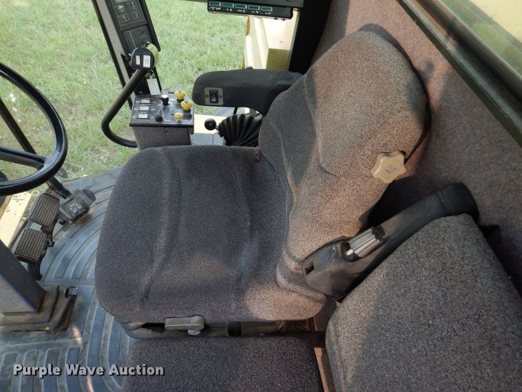 image for item DL3324 1997 New Holland TR98  combine