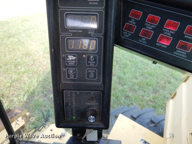 image for item DL3324 1997 New Holland TR98  combine