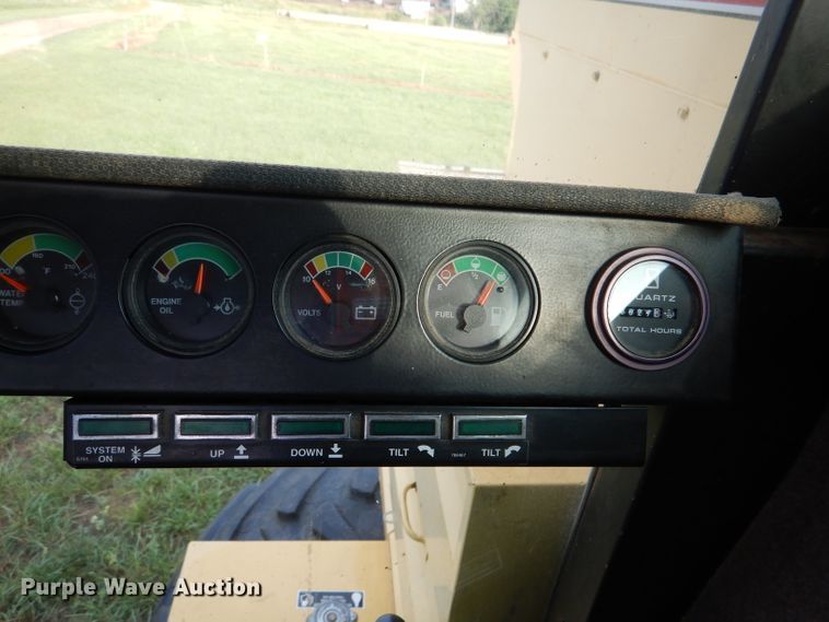 image for item DL3324 1997 New Holland TR98  combine