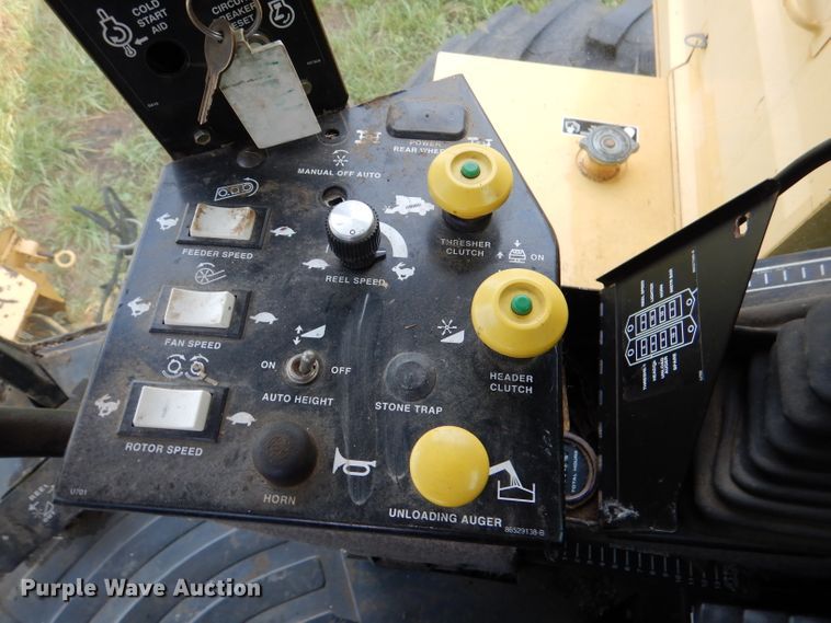 image for item DL3324 1997 New Holland TR98  combine