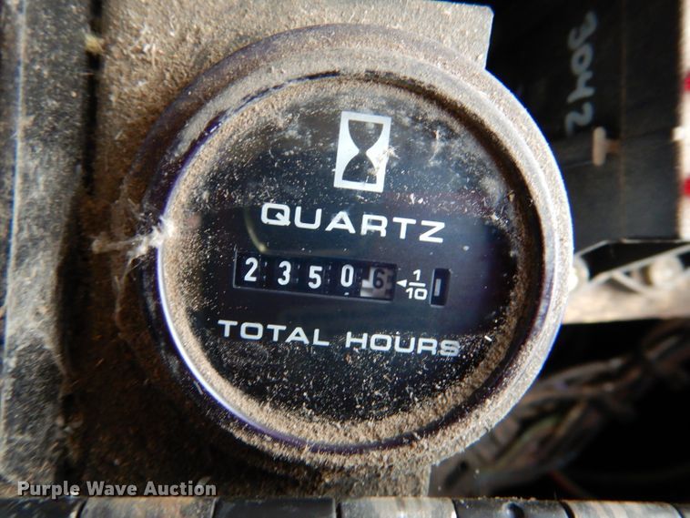 image for item DL3324 1997 New Holland TR98  combine