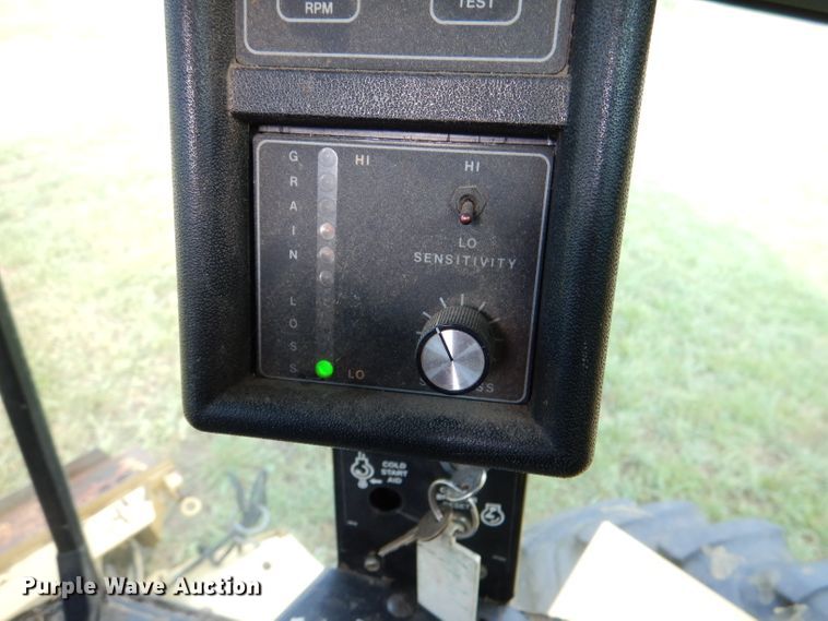 image for item DL3324 1997 New Holland TR98  combine