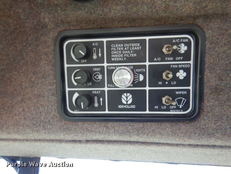 image for item DL3324 1997 New Holland TR98  combine