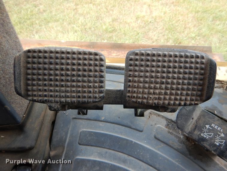 image for item DL3324 1997 New Holland TR98  combine