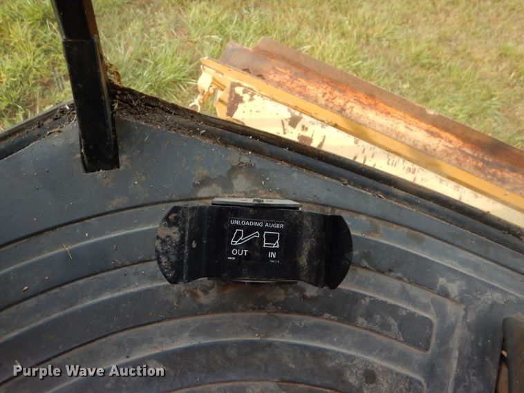 image for item DL3324 1997 New Holland TR98  combine