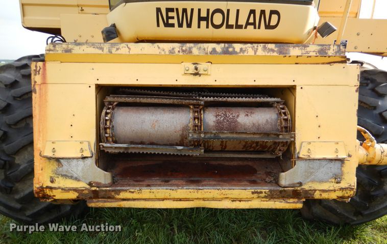 image for item DL3324 1997 New Holland TR98  combine