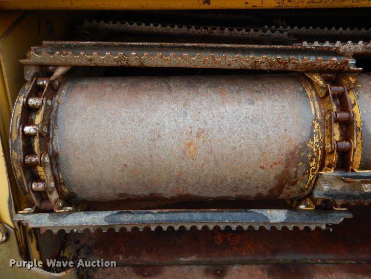 image for item DL3324 1997 New Holland TR98  combine