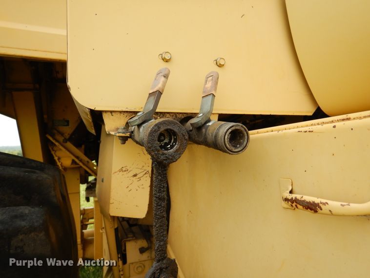 image for item DL3324 1997 New Holland TR98  combine