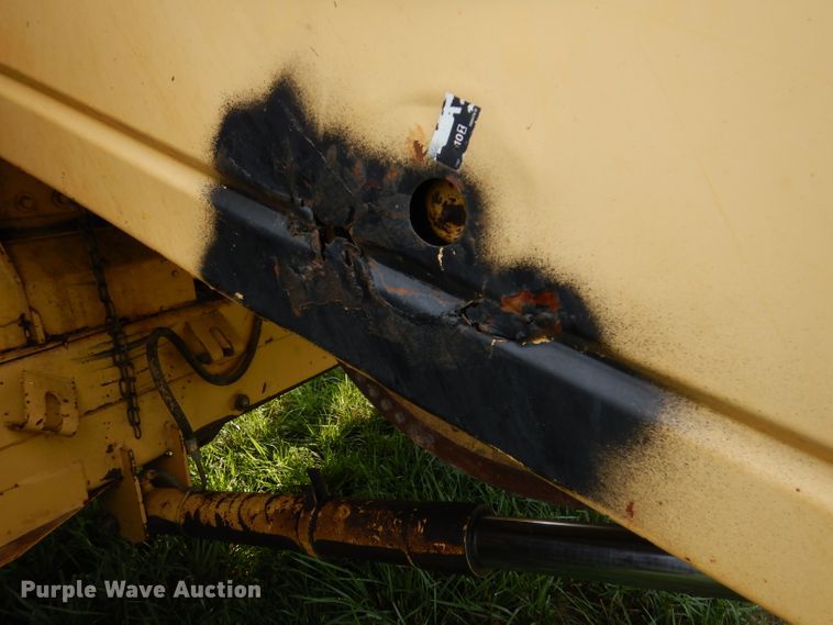 image for item DL3324 1997 New Holland TR98  combine