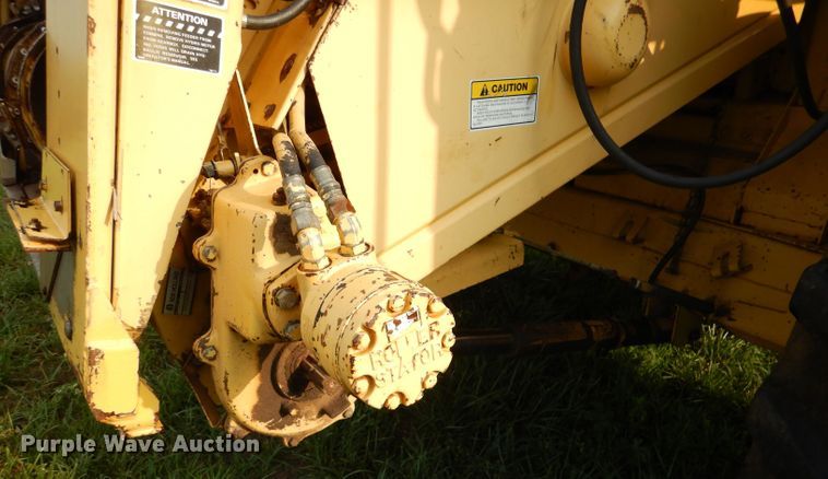 image for item DL3324 1997 New Holland TR98  combine