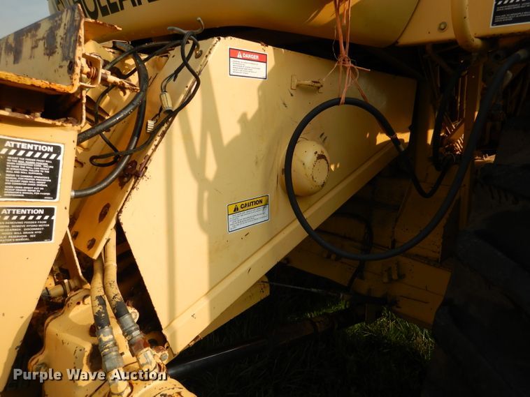 image for item DL3324 1997 New Holland TR98  combine