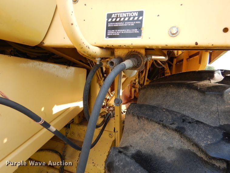 image for item DL3324 1997 New Holland TR98  combine