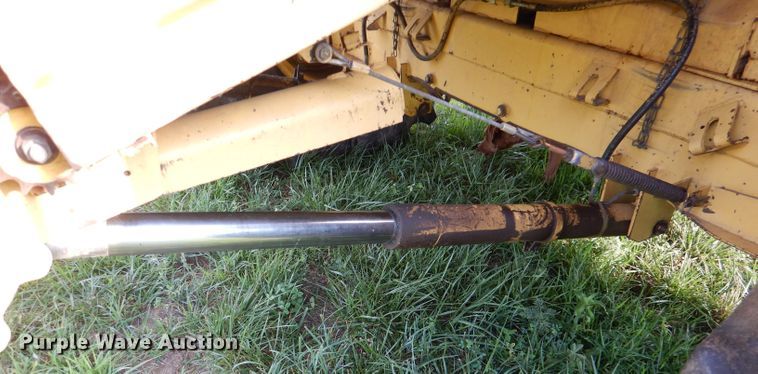 image for item DL3324 1997 New Holland TR98  combine