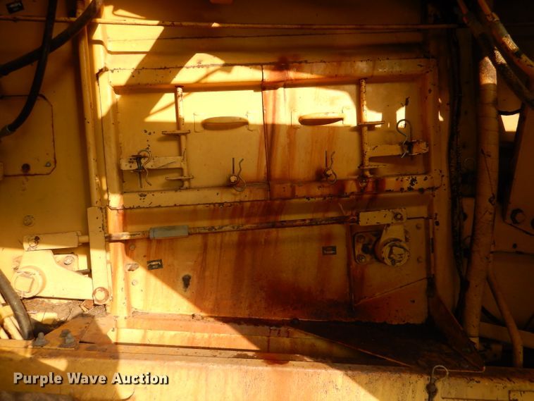 image for item DL3324 1997 New Holland TR98  combine