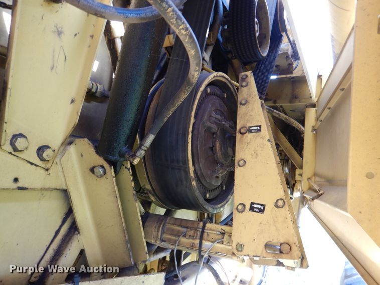 image for item DL3324 1997 New Holland TR98  combine