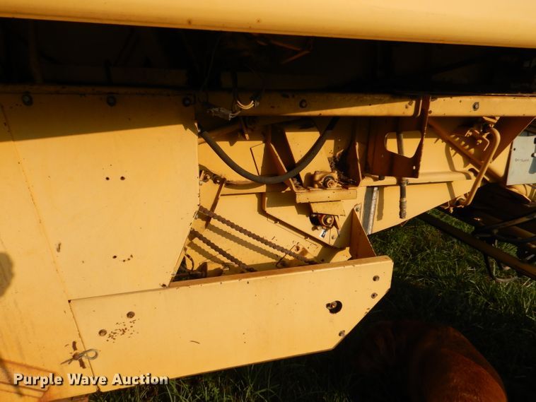 image for item DL3324 1997 New Holland TR98  combine