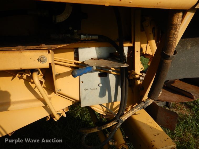 image for item DL3324 1997 New Holland TR98  combine