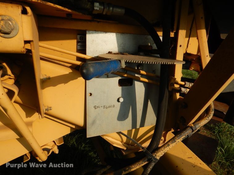 image for item DL3324 1997 New Holland TR98  combine