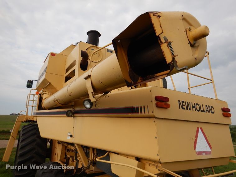 image for item DL3324 1997 New Holland TR98  combine