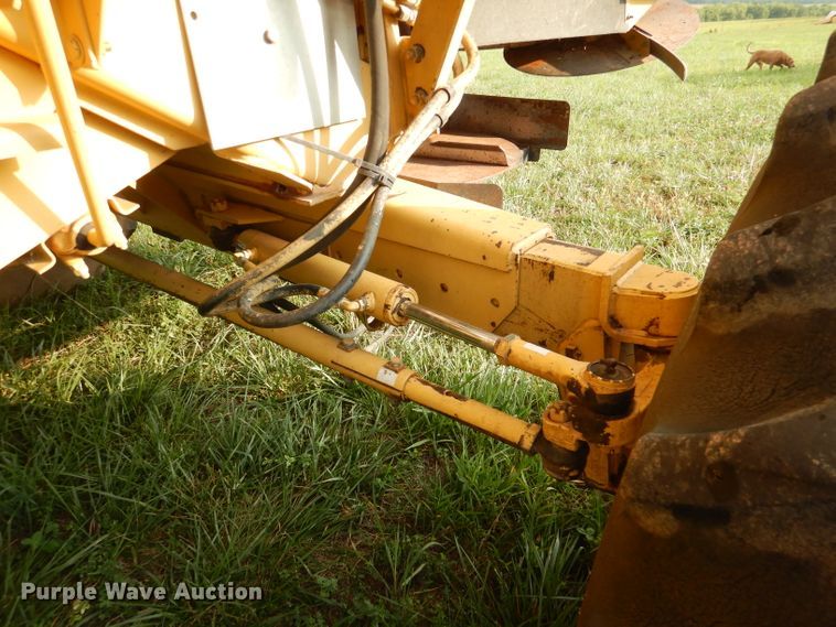 image for item DL3324 1997 New Holland TR98  combine