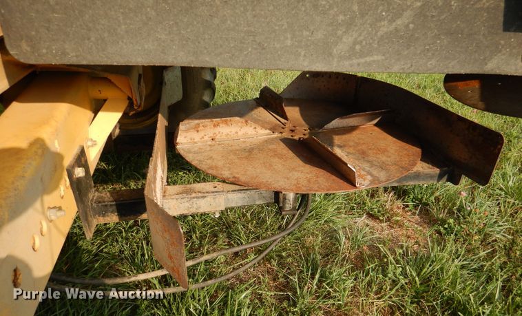 image for item DL3324 1997 New Holland TR98  combine