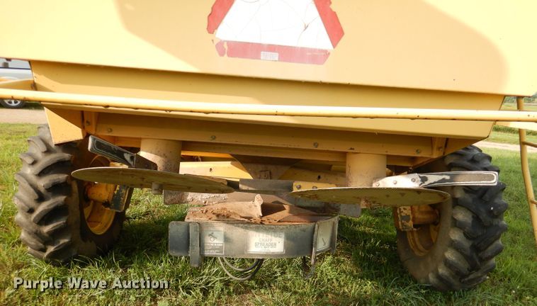 image for item DL3324 1997 New Holland TR98  combine