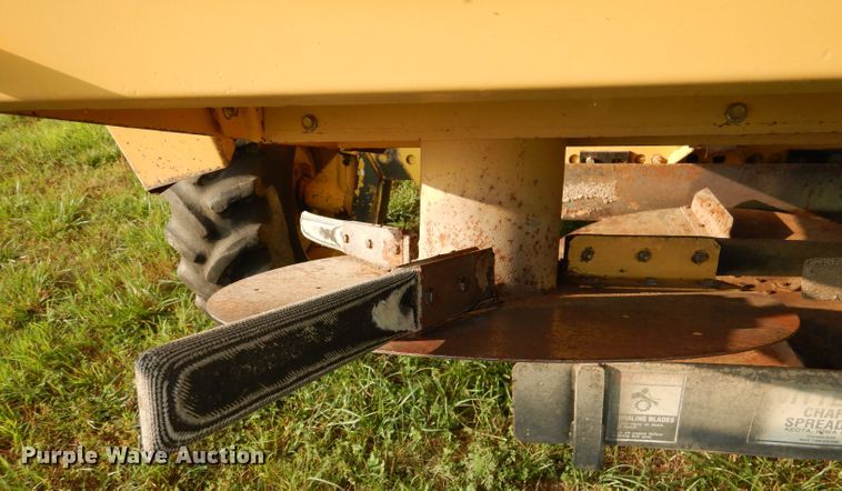 image for item DL3324 1997 New Holland TR98  combine