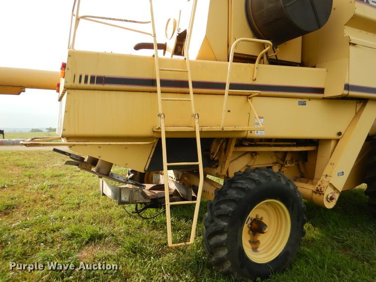 image for item DL3324 1997 New Holland TR98  combine