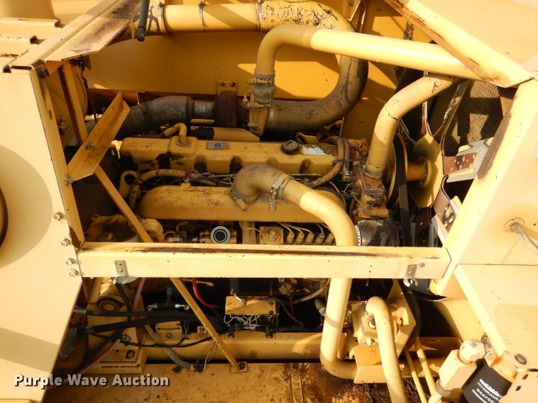 image for item DL3324 1997 New Holland TR98  combine