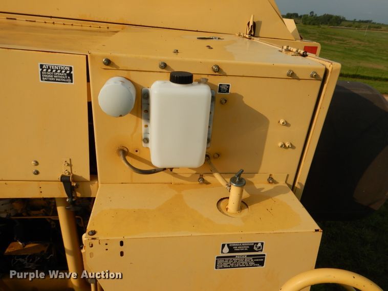 image for item DL3324 1997 New Holland TR98  combine