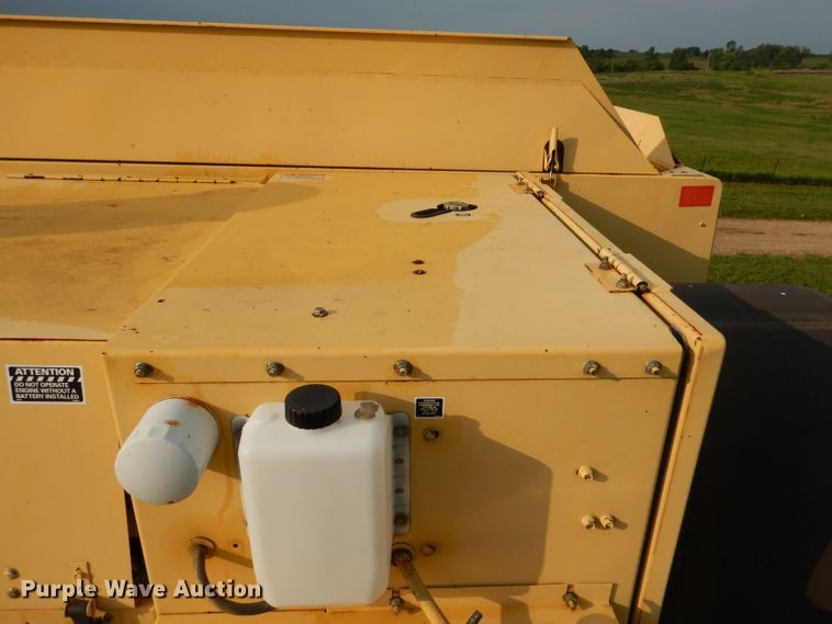 image for item DL3324 1997 New Holland TR98  combine