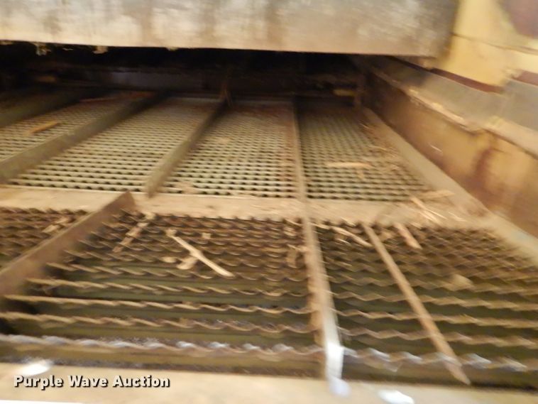 image for item DL3324 1997 New Holland TR98  combine