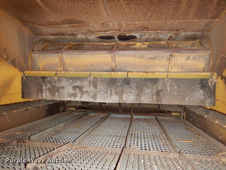 image for item DL3324 1997 New Holland TR98  combine