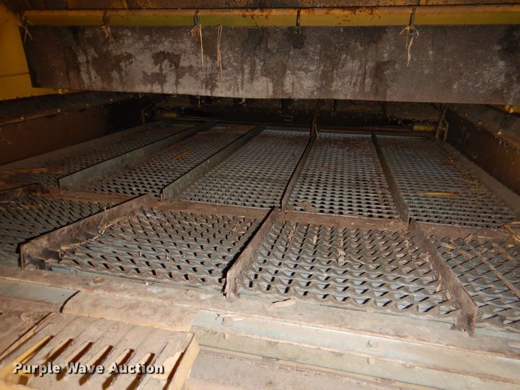 image for item DL3324 1997 New Holland TR98  combine