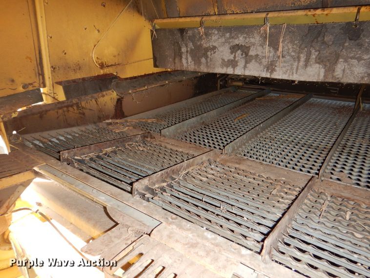 image for item DL3324 1997 New Holland TR98  combine