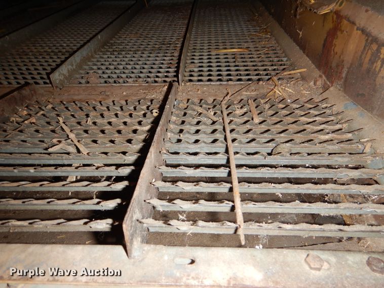 image for item DL3324 1997 New Holland TR98  combine