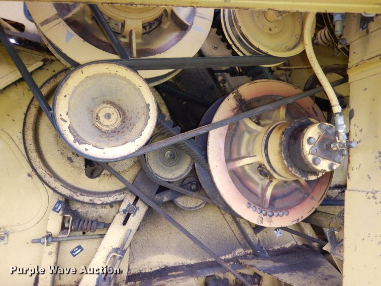 image for item DL3324 1997 New Holland TR98  combine