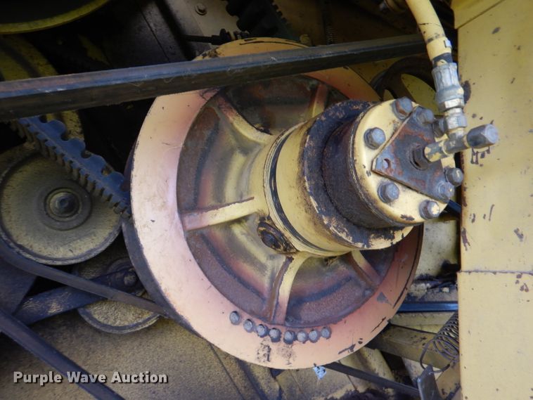 image for item DL3324 1997 New Holland TR98  combine