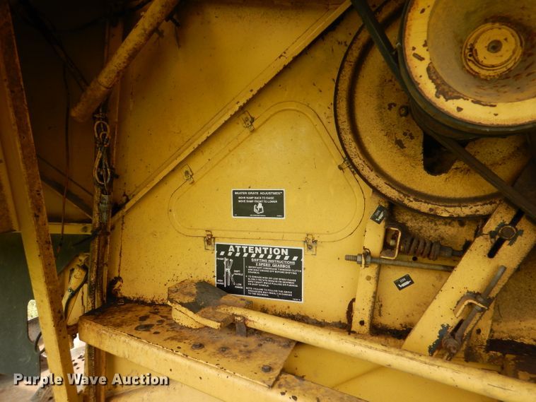 image for item DL3324 1997 New Holland TR98  combine