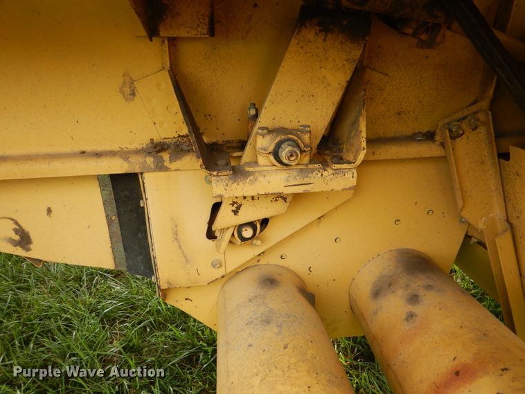 image for item DL3324 1997 New Holland TR98  combine