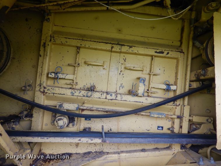 image for item DL3324 1997 New Holland TR98  combine